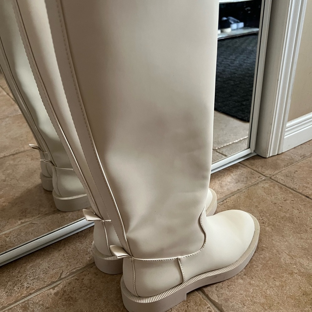 Elegant Cream Women's Boots - Picture 2 of 5